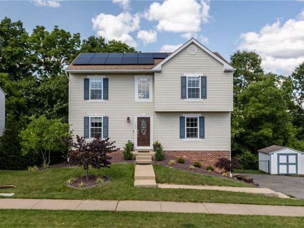 422 Skylark Dr, Moon Twp, PA 15108