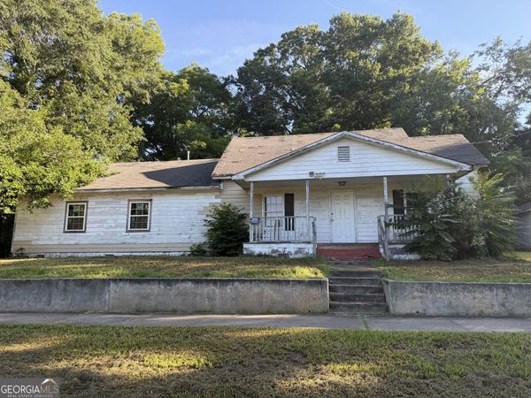 523 E Solomon St, Griffin, GA 30223