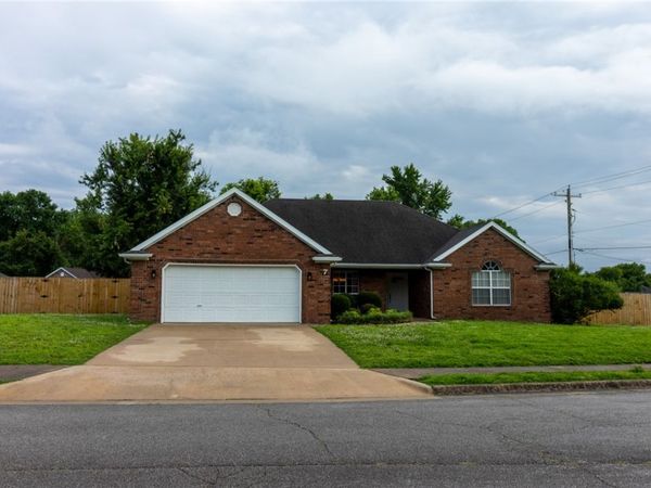 7 W Northaven Street , Farmington, AR 72730