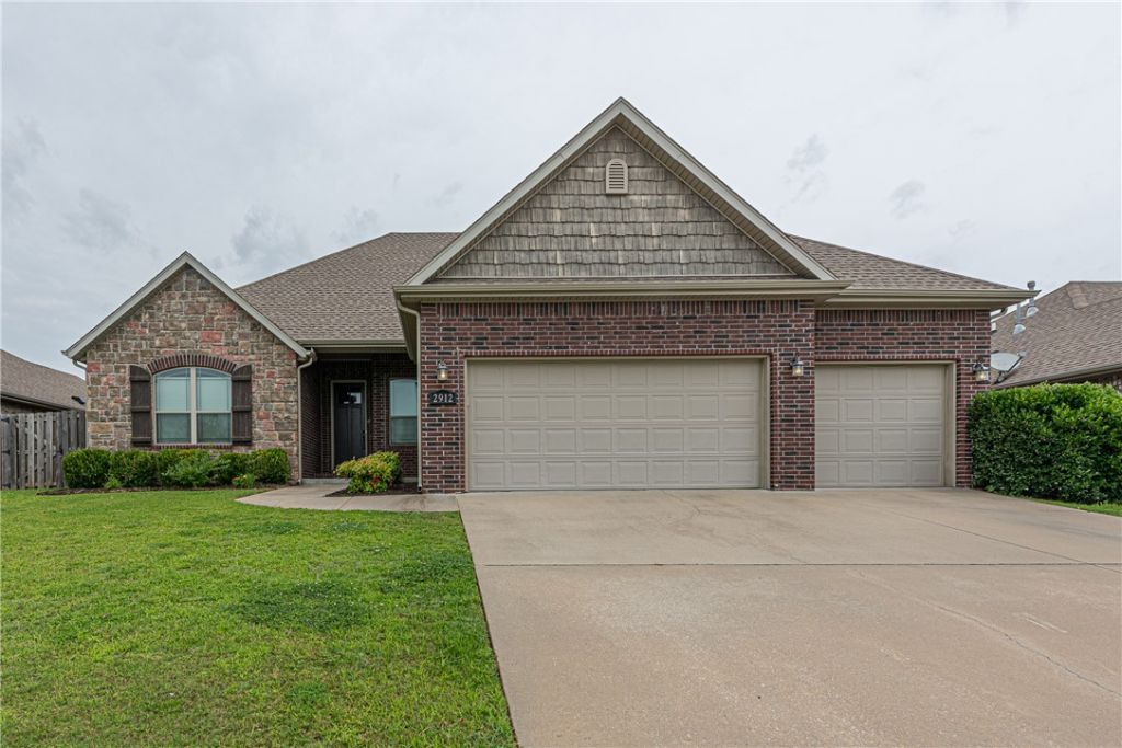 2912 W Featherock Way, Fayetteville, AR 72704 Main Photo