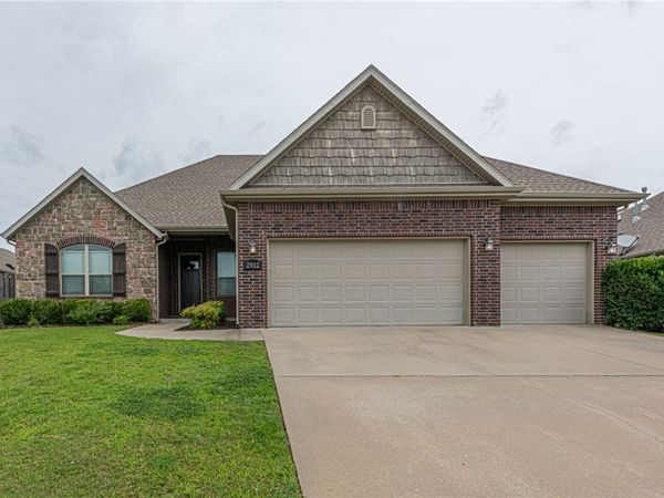 2912 W Featherock Way , Fayetteville, AR 72704