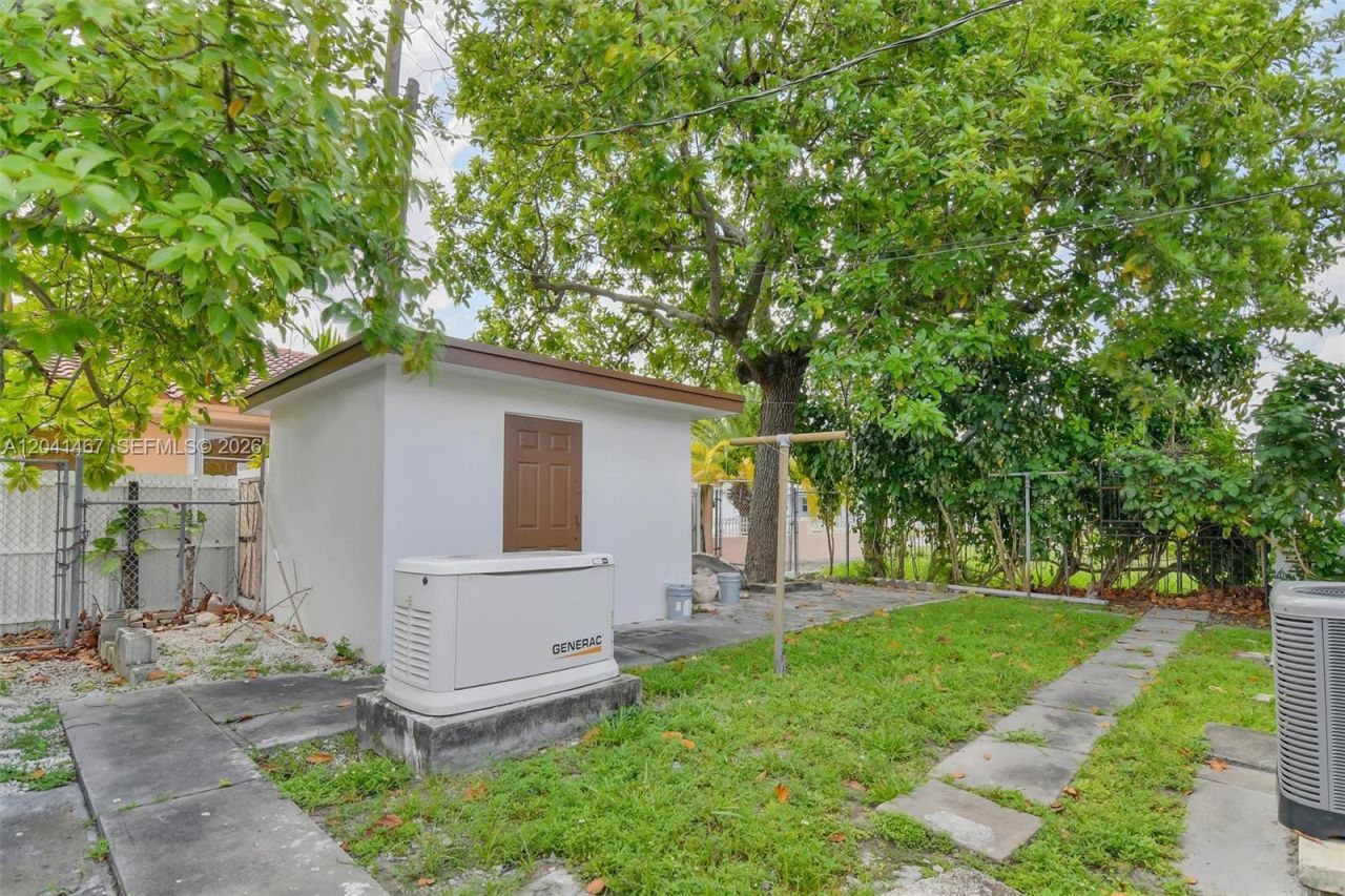 241 W 48th St, Hialeah, FL 33012 Photo