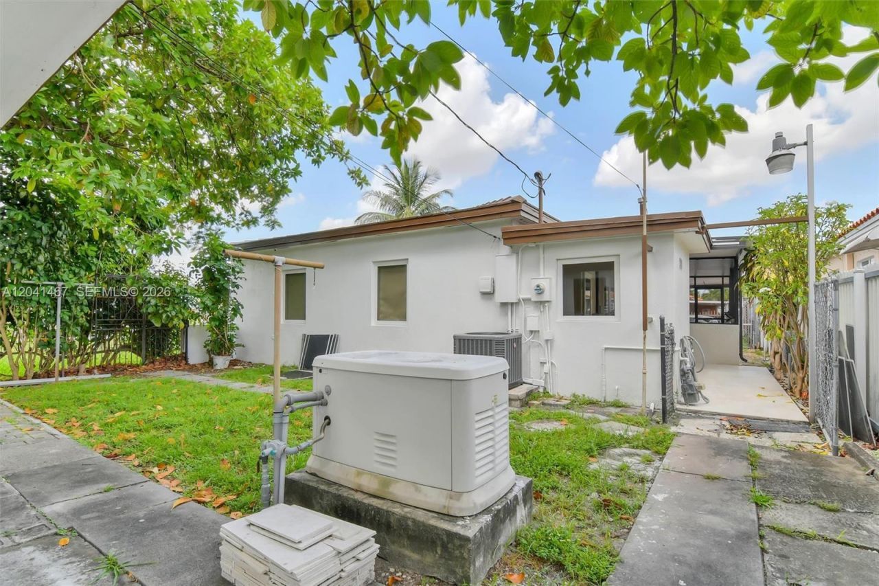 241 W 48th St, Hialeah, FL 33012 Photo