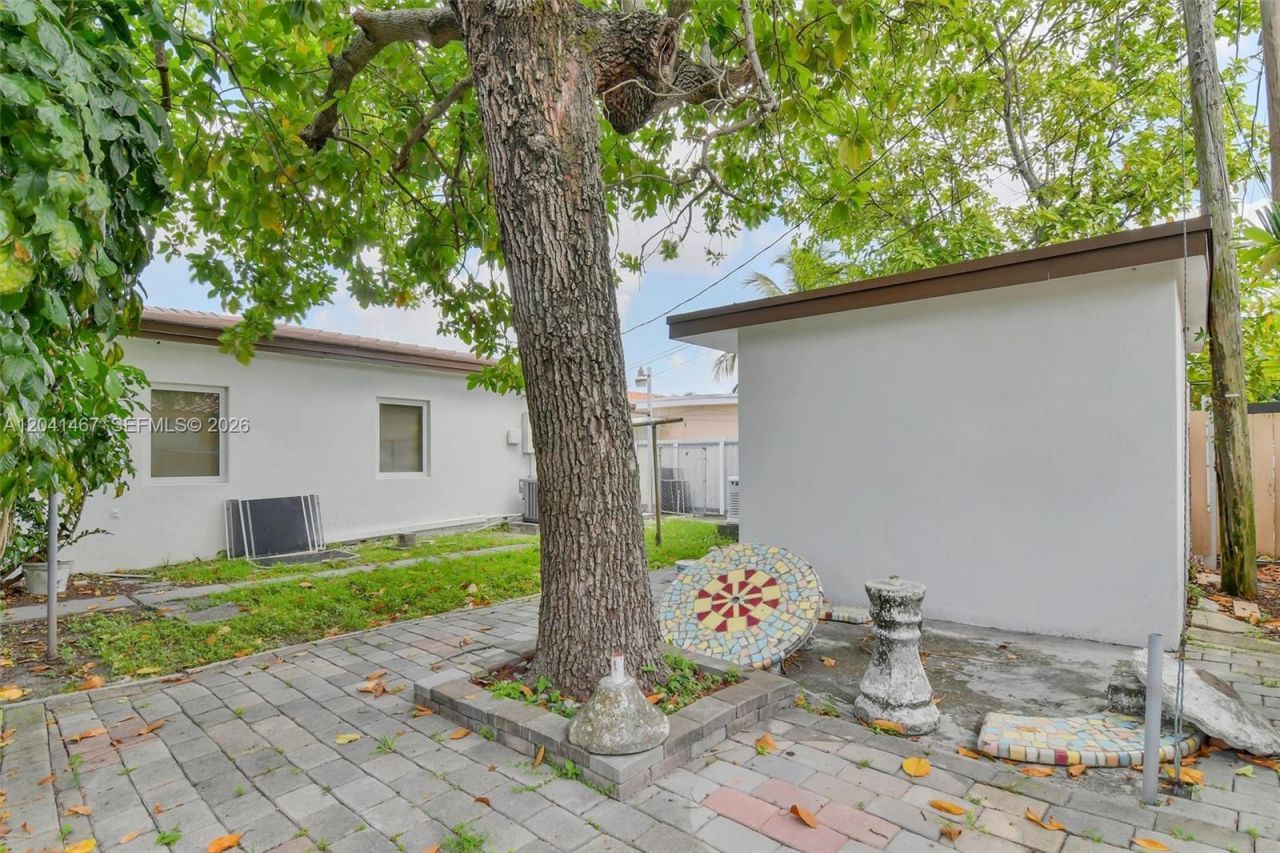 241 W 48th St, Hialeah, FL 33012 Photo