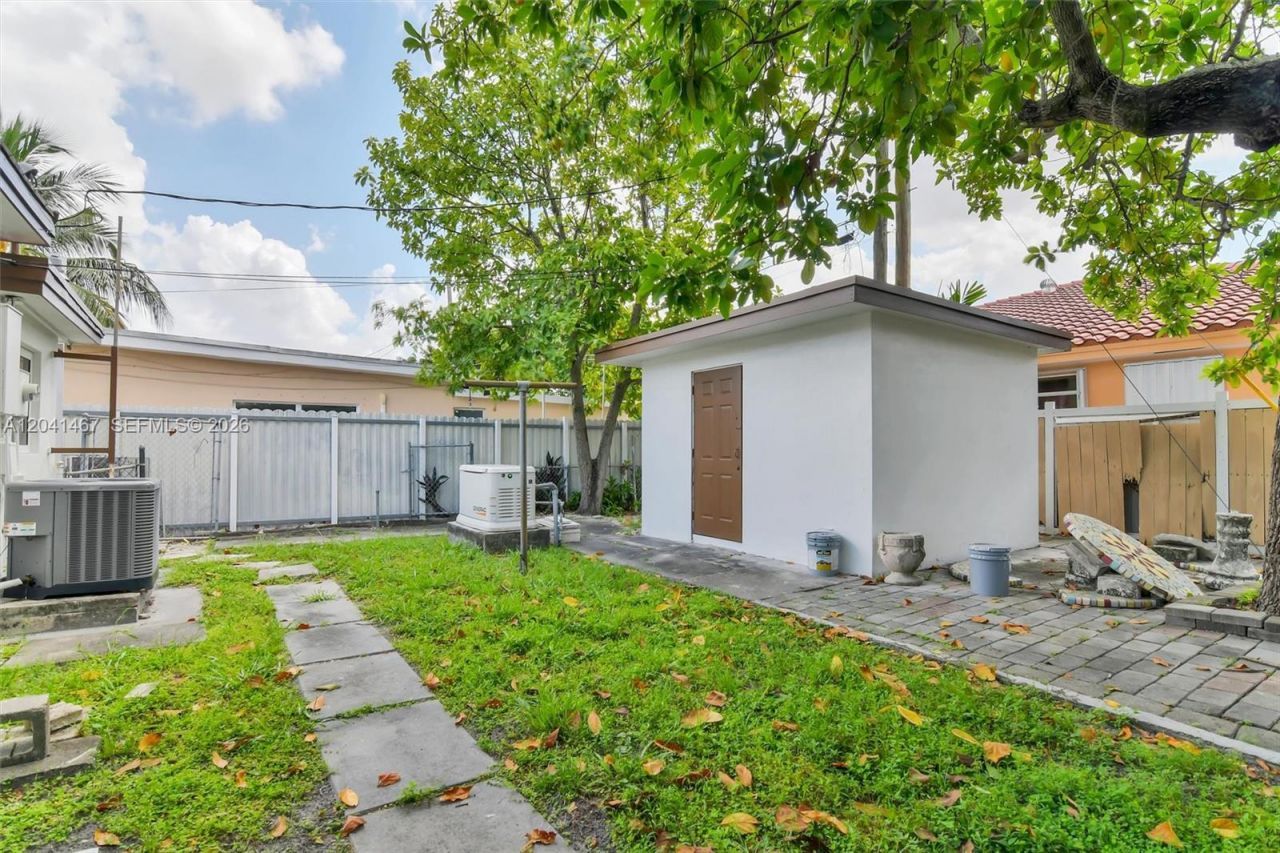 241 W 48th St, Hialeah, FL 33012 Photo
