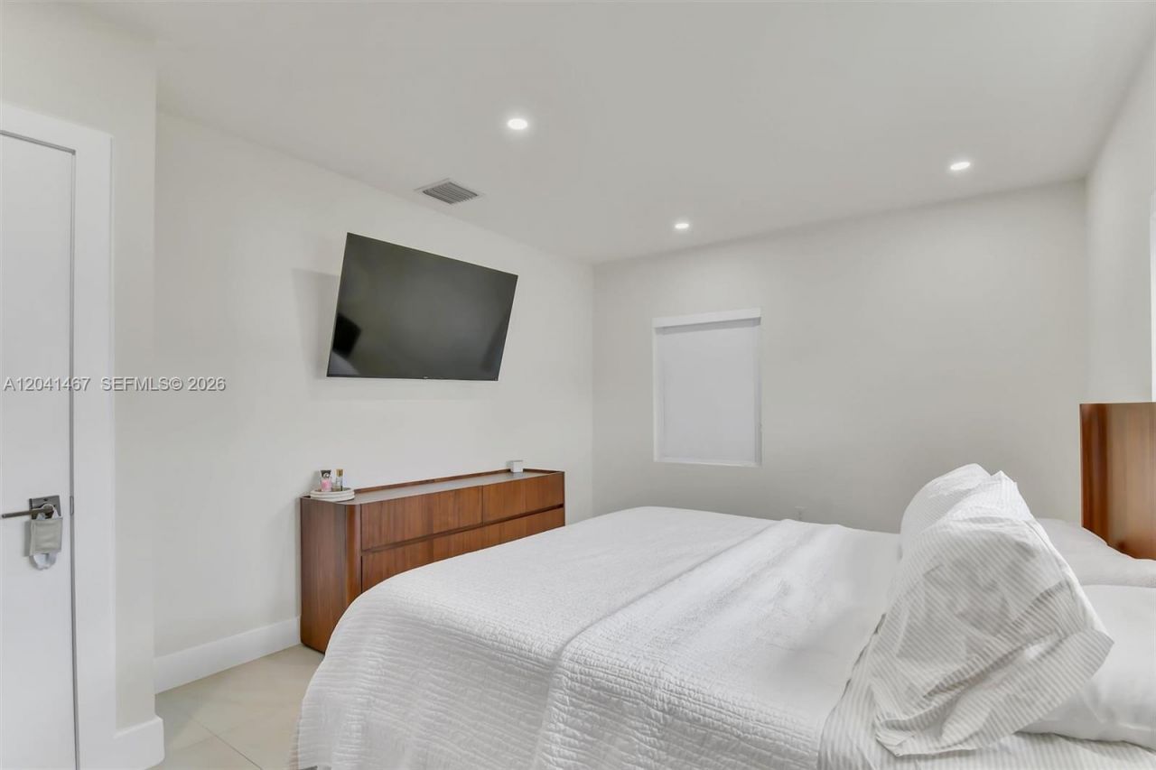 241 W 48th St, Hialeah, FL 33012 Photo