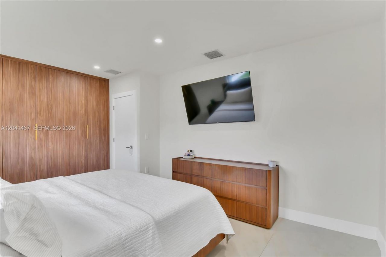 241 W 48th St, Hialeah, FL 33012 Photo