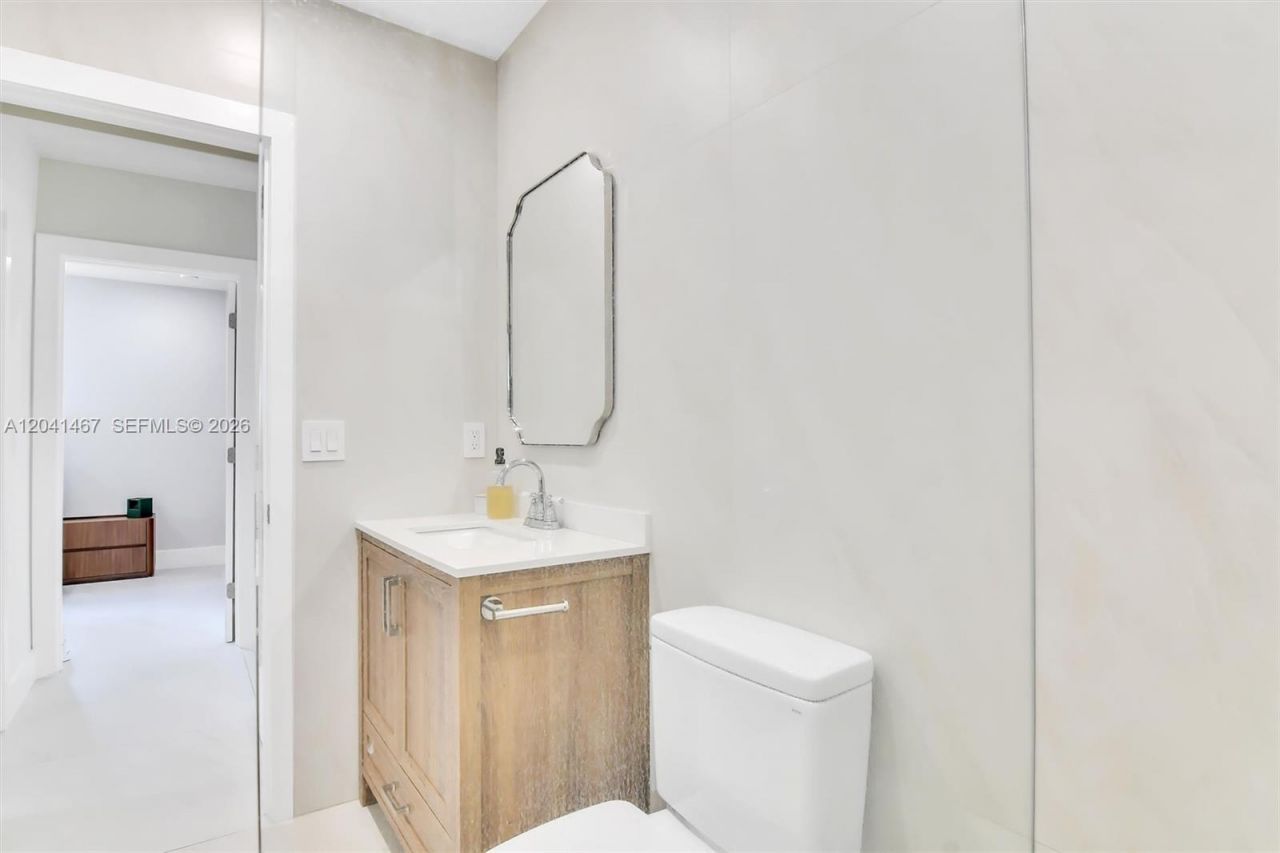241 W 48th St, Hialeah, FL 33012 Photo