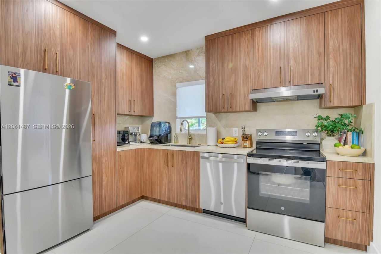 241 W 48th St, Hialeah, FL 33012 Photo