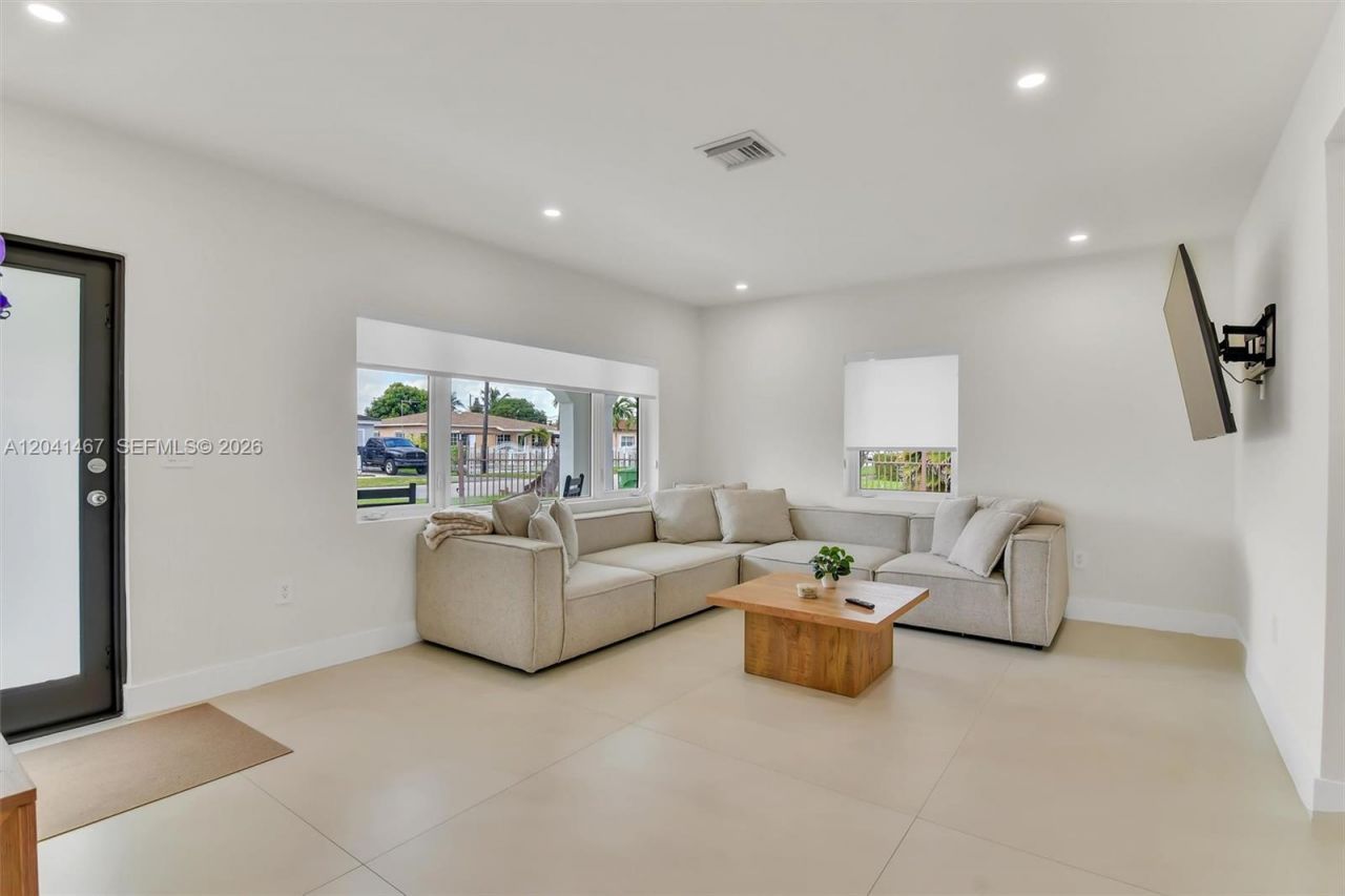 241 W 48th St, Hialeah, FL 33012 Photo