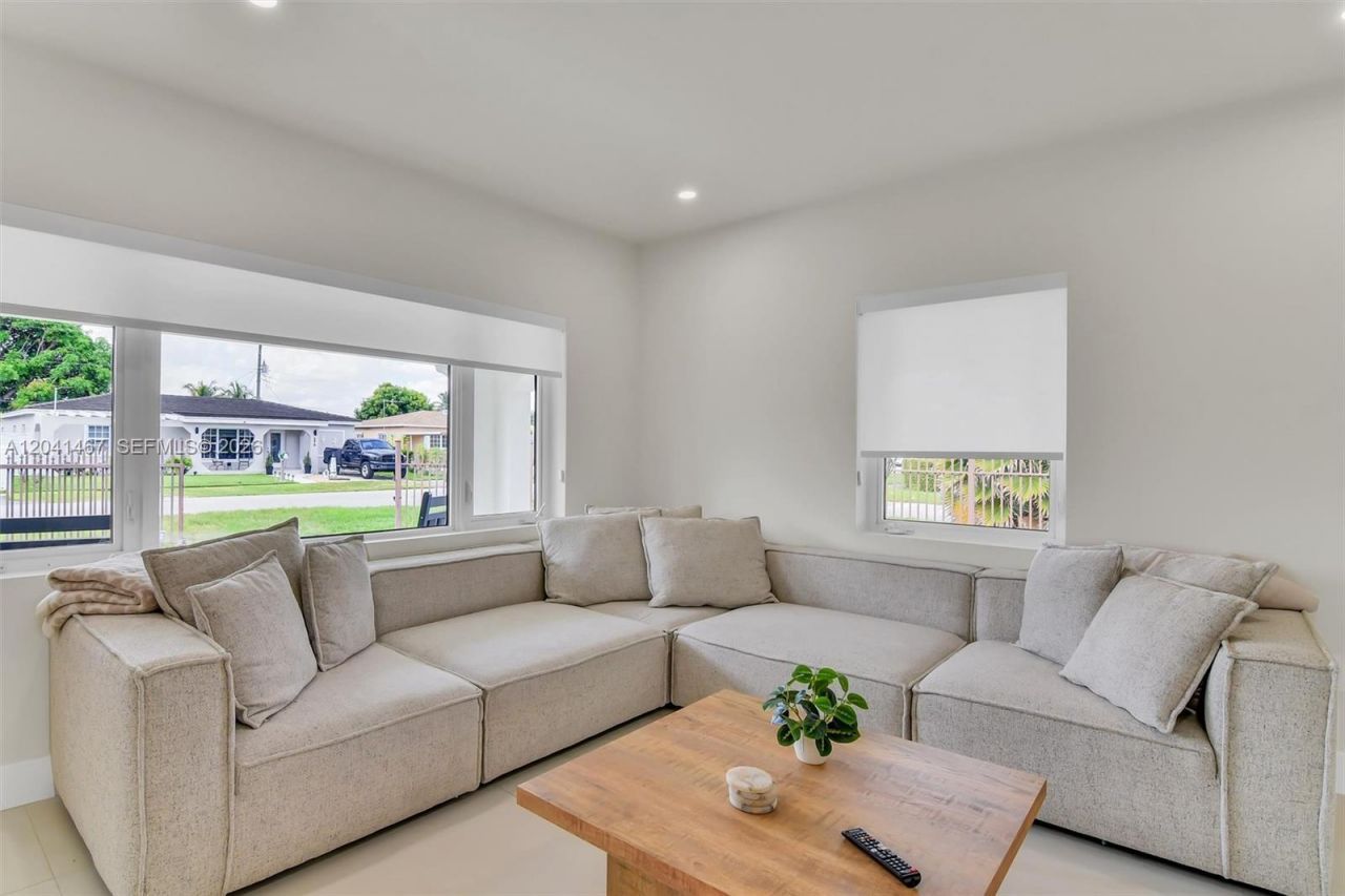 241 W 48th St, Hialeah, FL 33012 Photo