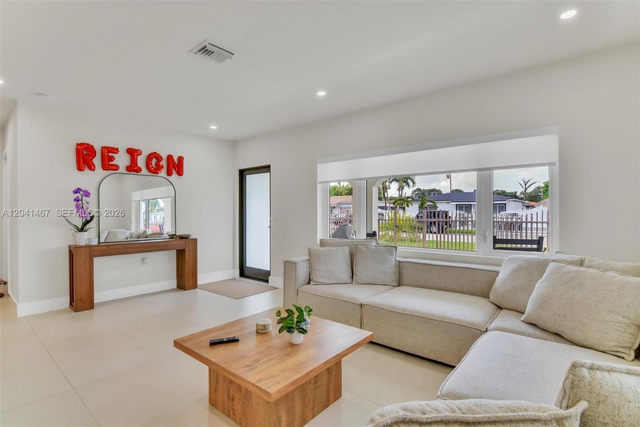 241 W 48th St, Hialeah, FL 33012 Photo