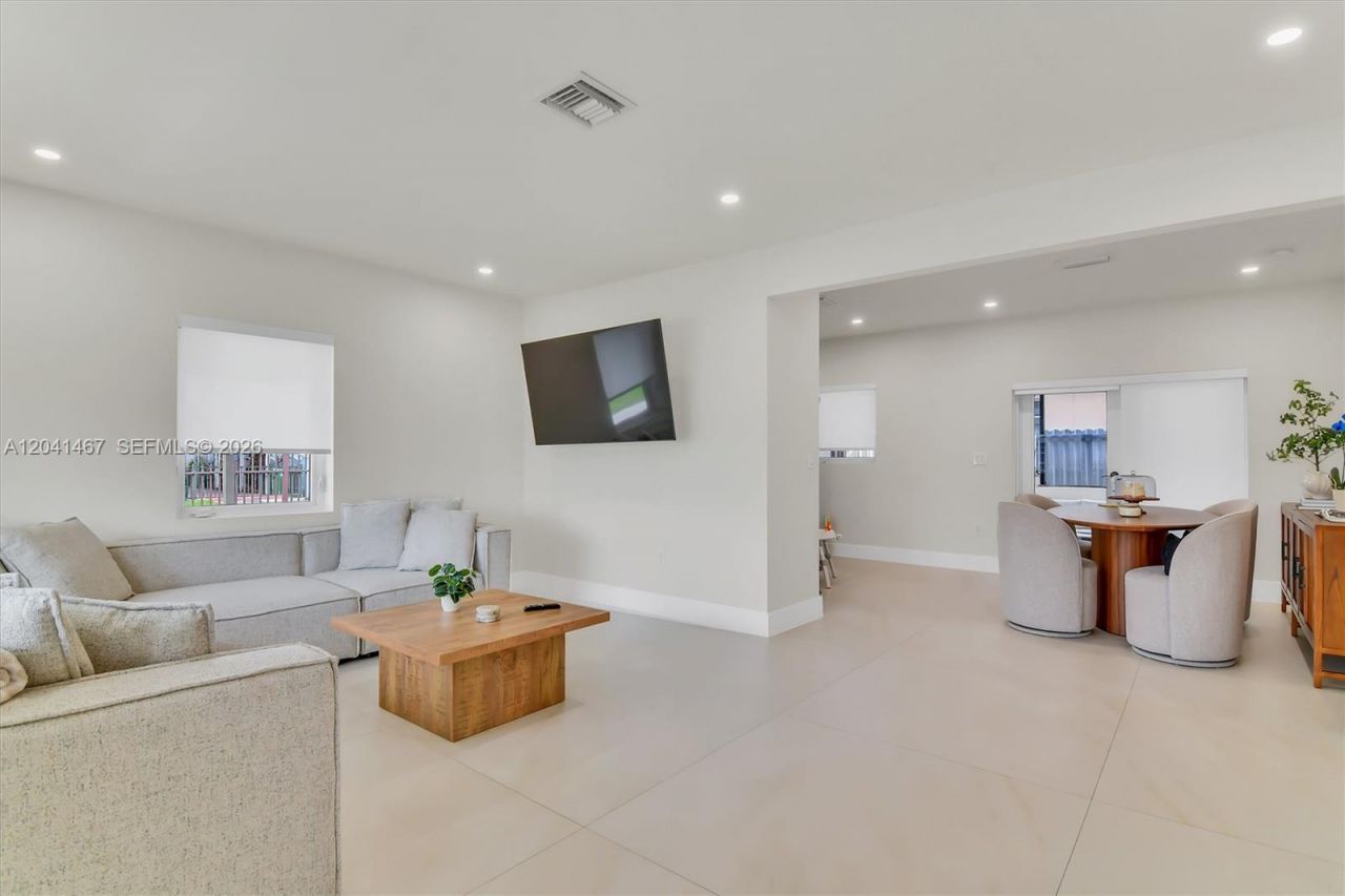 241 W 48th St, Hialeah, FL 33012 Photo