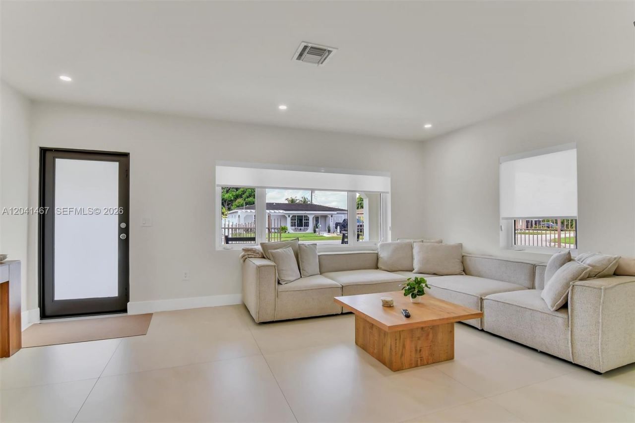 241 W 48th St, Hialeah, FL 33012 Photo