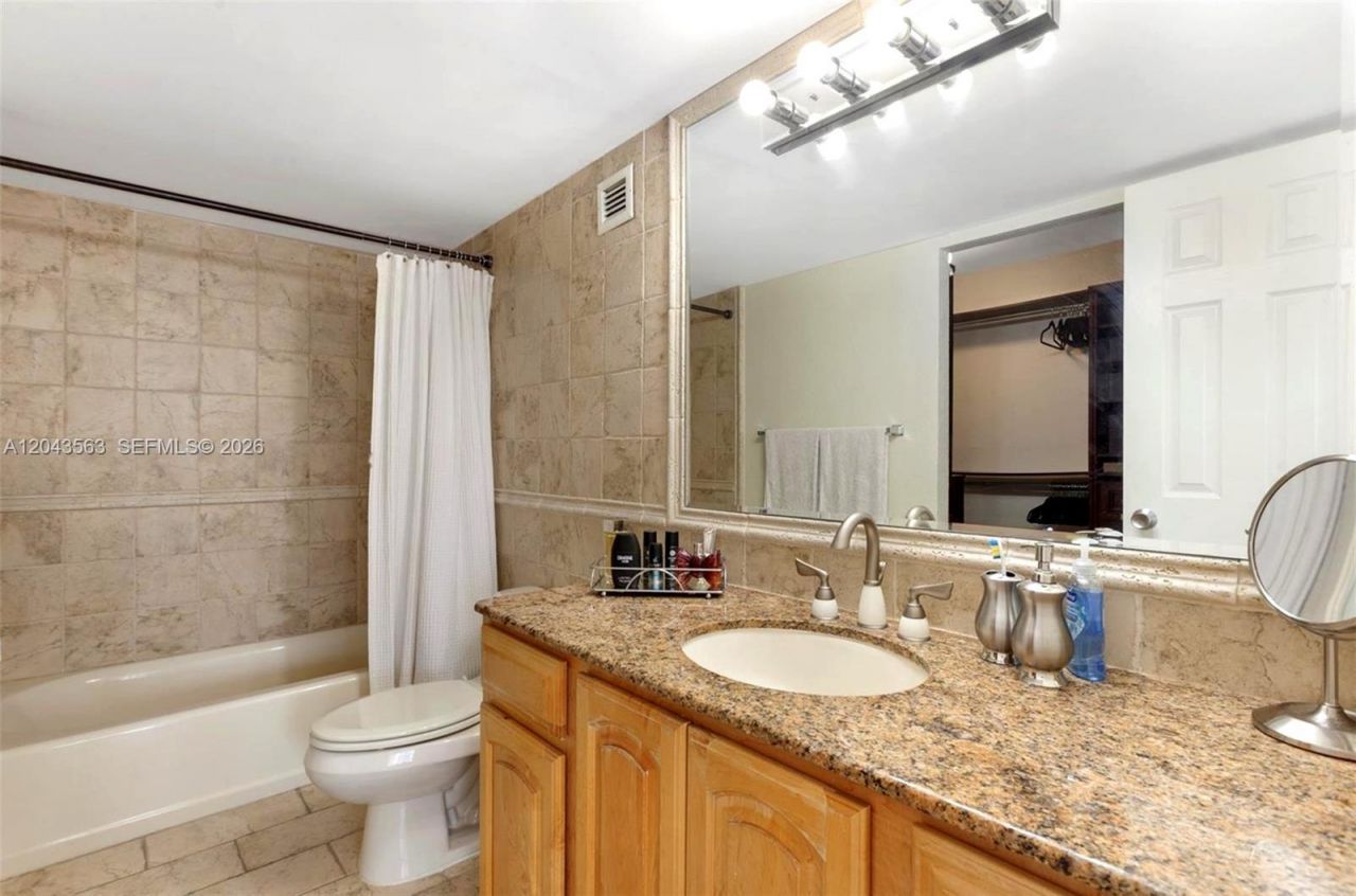 600 NE 36th St , Unit 1717, Miami, FL 33137 Photo