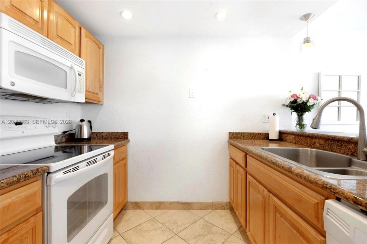 600 NE 36th St , Unit 1717, Miami, FL 33137 Photo