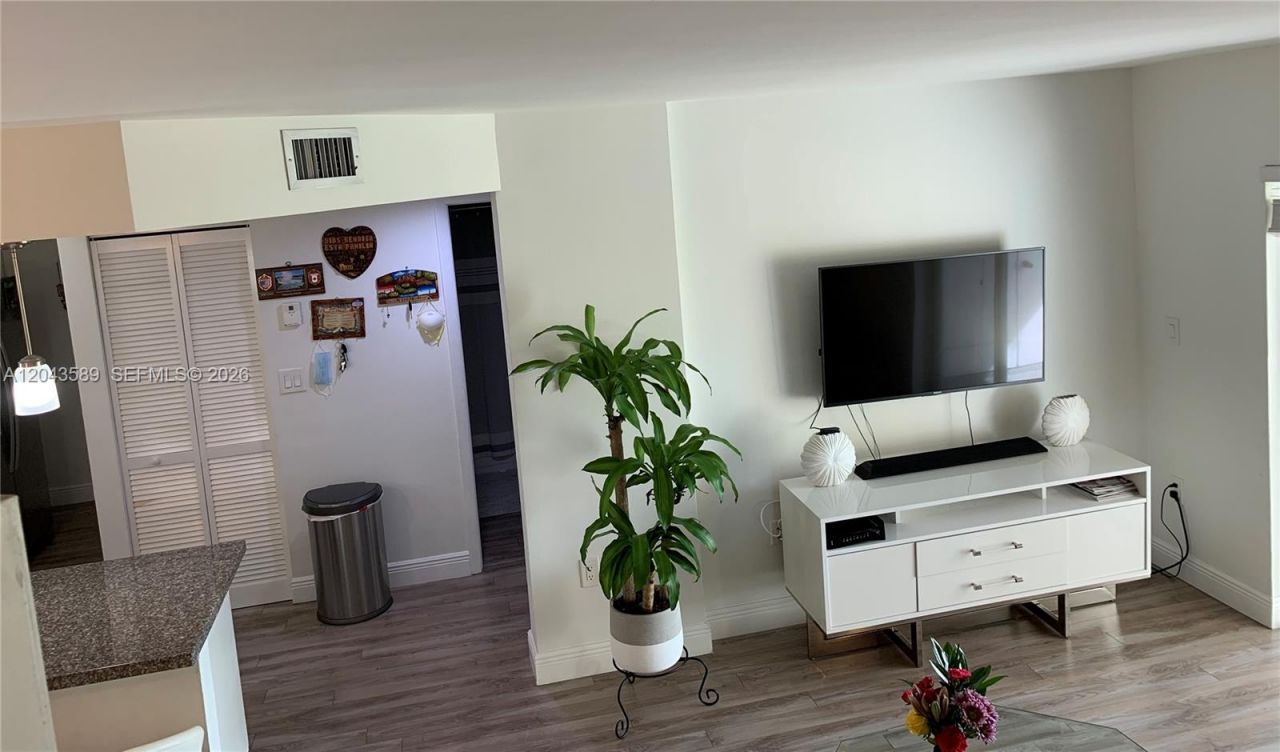 8660 SW 212th St , Unit 305, Cutler Bay, FL 33189 Photo