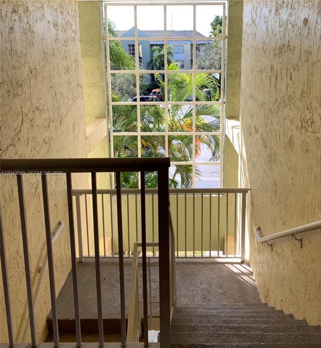 8660 SW 212th St , Unit 305, Cutler Bay, FL 33189 Photo