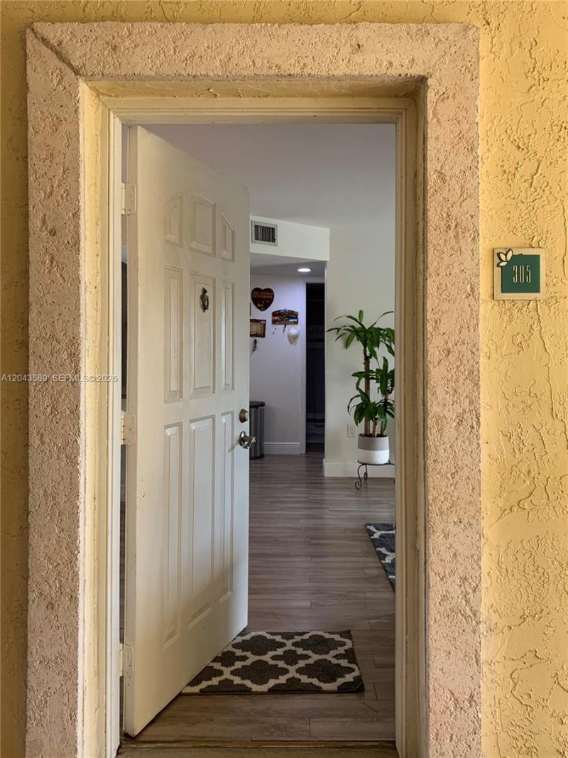 8660 SW 212th St , Unit 305, Cutler Bay, FL 33189 Photo