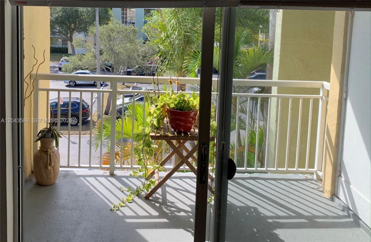 8660 SW 212th St , Unit 305, Cutler Bay, FL 33189 Photo