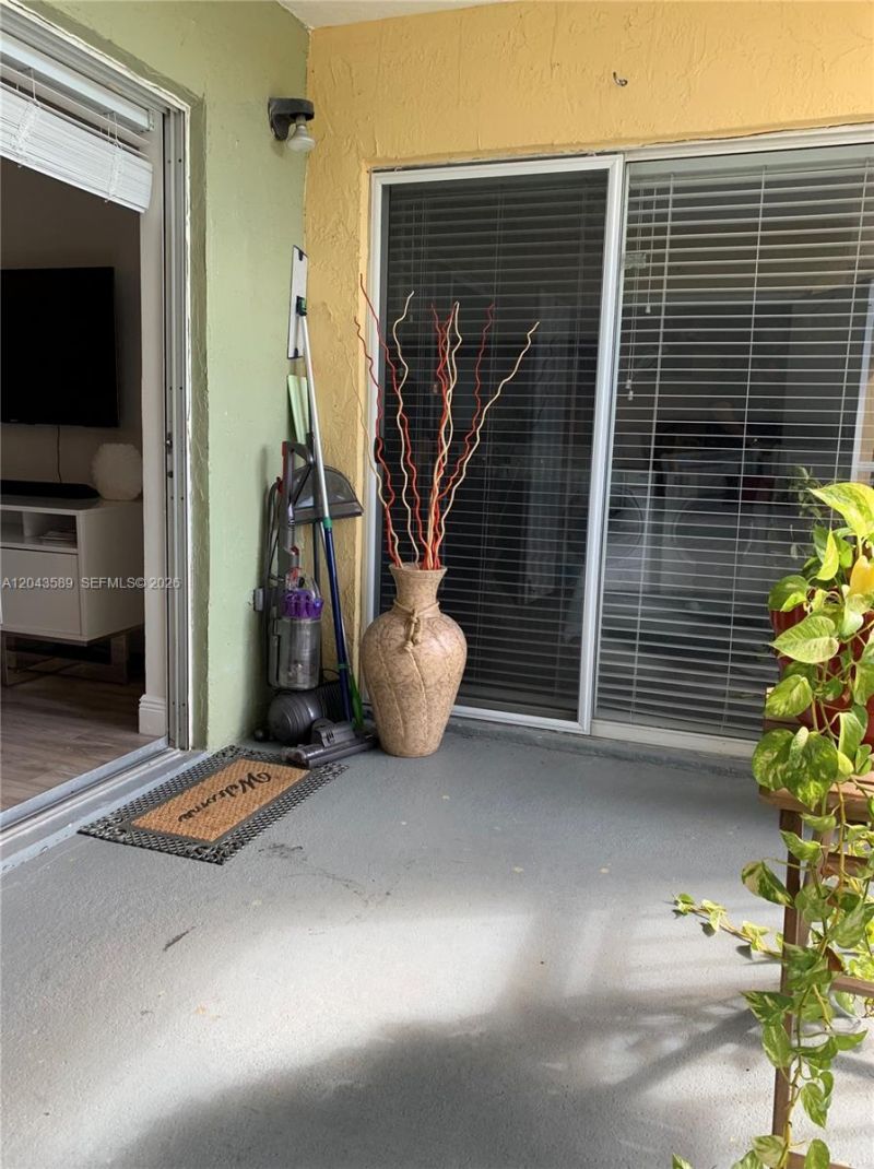 8660 SW 212th St , Unit 305, Cutler Bay, FL 33189 Photo