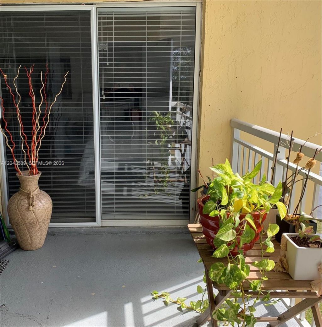 8660 SW 212th St , Unit 305, Cutler Bay, FL 33189 Photo