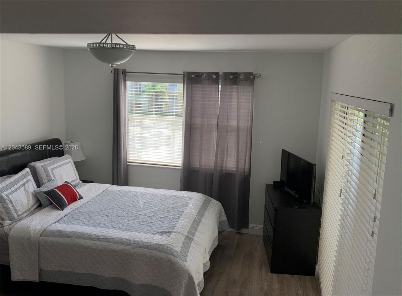 8660 SW 212th St , Unit 305, Cutler Bay, FL 33189 Photo