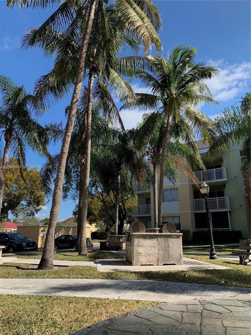 8660 SW 212th St , Unit 305, Cutler Bay, FL 33189 Photo