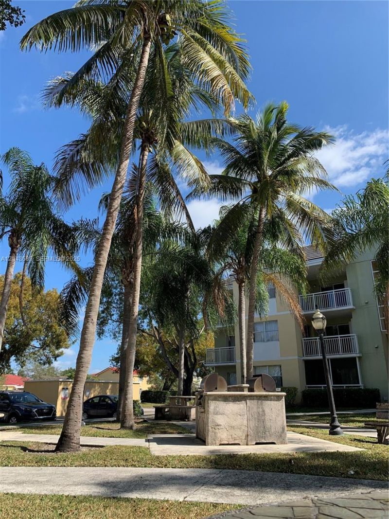 8660 SW 212th St , Unit 305, Cutler Bay, FL 33189 Photo