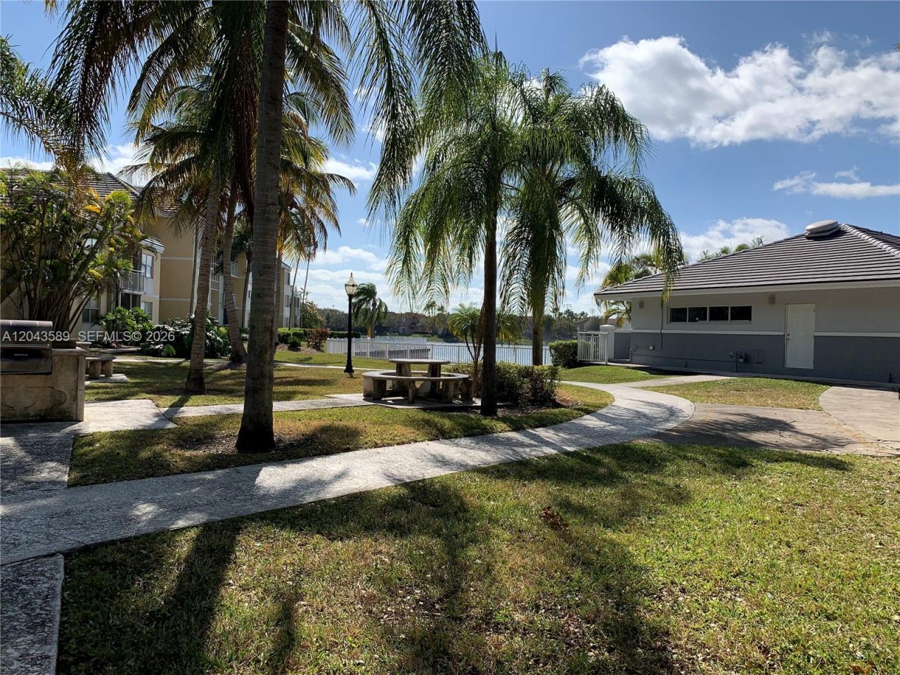 8660 SW 212th St , Unit 305, Cutler Bay, FL 33189 Photo
