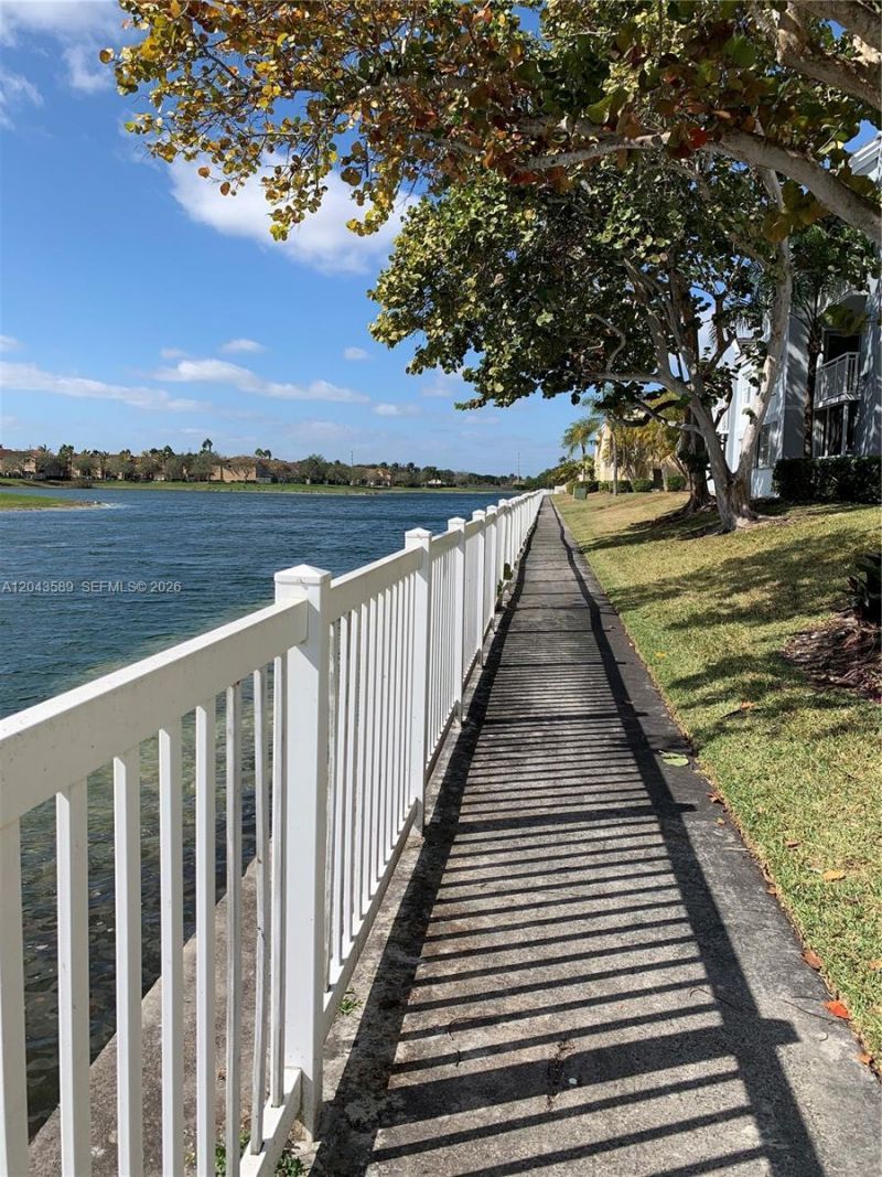 8660 SW 212th St , Unit 305, Cutler Bay, FL 33189 Photo