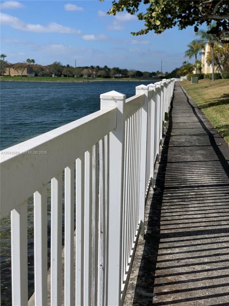 8660 SW 212th St , Unit 305, Cutler Bay, FL 33189 Photo