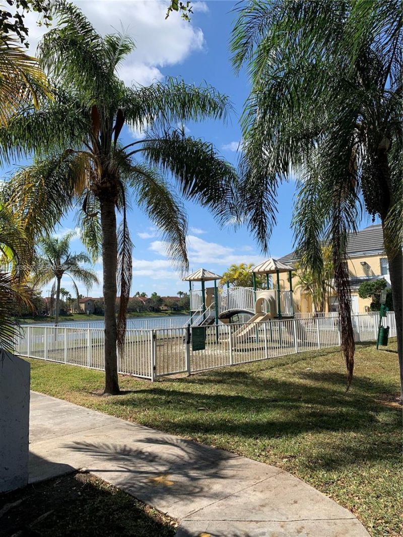 8660 SW 212th St , Unit 305, Cutler Bay, FL 33189 Photo