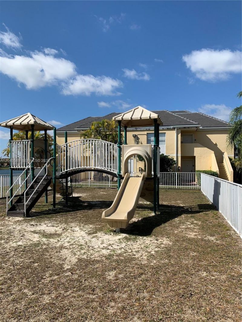 8660 SW 212th St , Unit 305, Cutler Bay, FL 33189 Photo