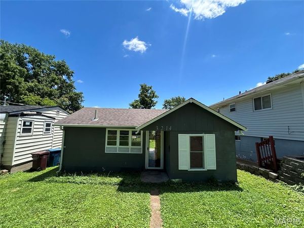 3214 W Milton Avenue, Breckenridge Hills, MO 63114