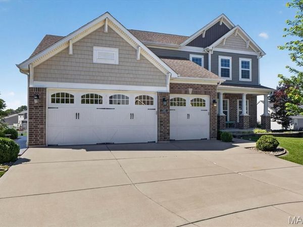 2385 Chemin Avenue, St Charles, MO 63301