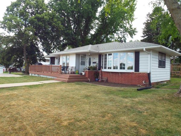 154 1st Ave., Ashton, IA 51232