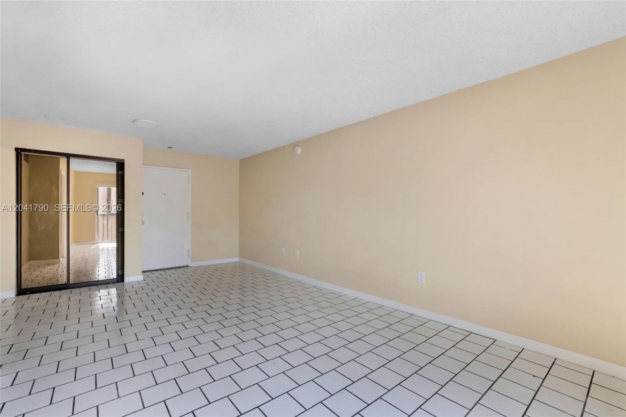 4805 NW 7th St, Unit 302-15, Miami, FL 33126 Photo