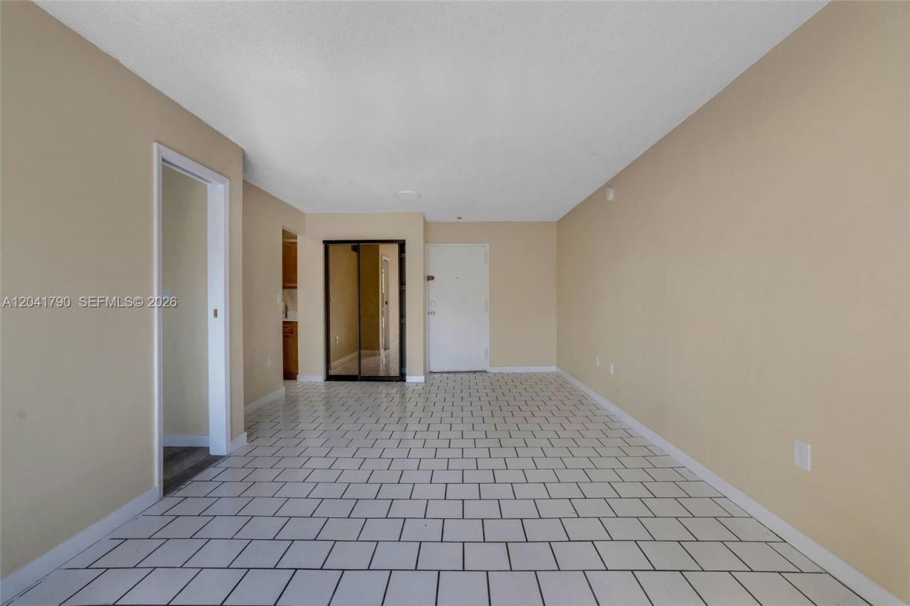 4805 NW 7th St, Unit 302-15, Miami, FL 33126 Photo