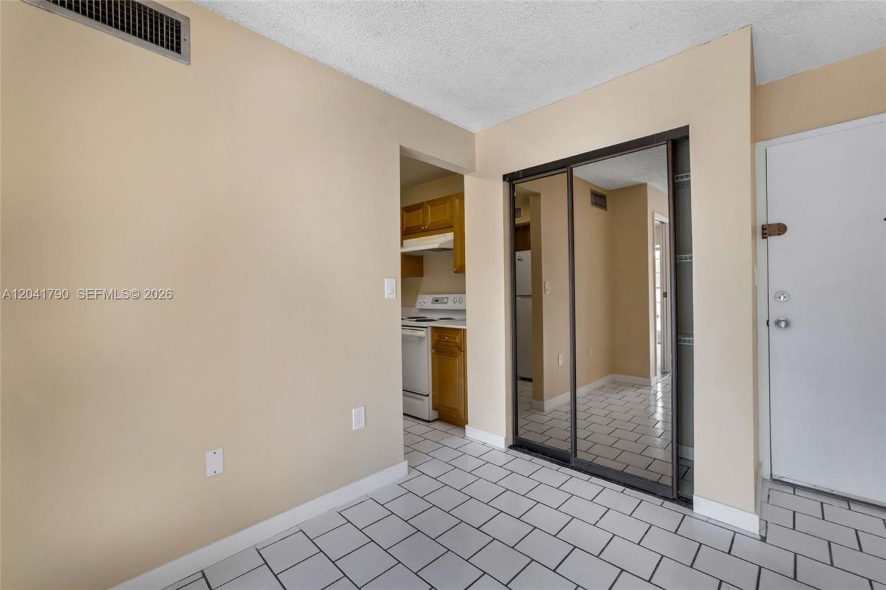 4805 NW 7th St, Unit 302-15, Miami, FL 33126 Photo