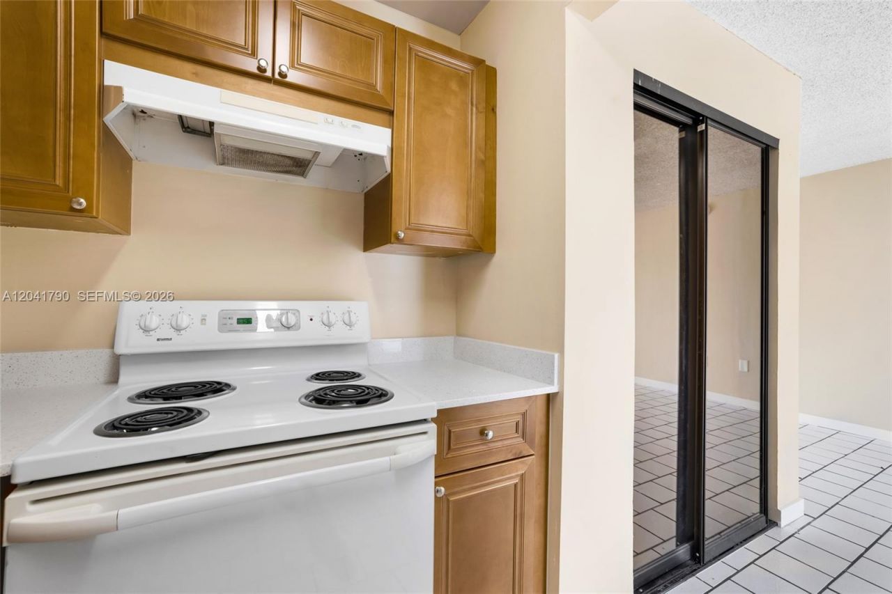 4805 NW 7th St, Unit 302-15, Miami, FL 33126 Photo