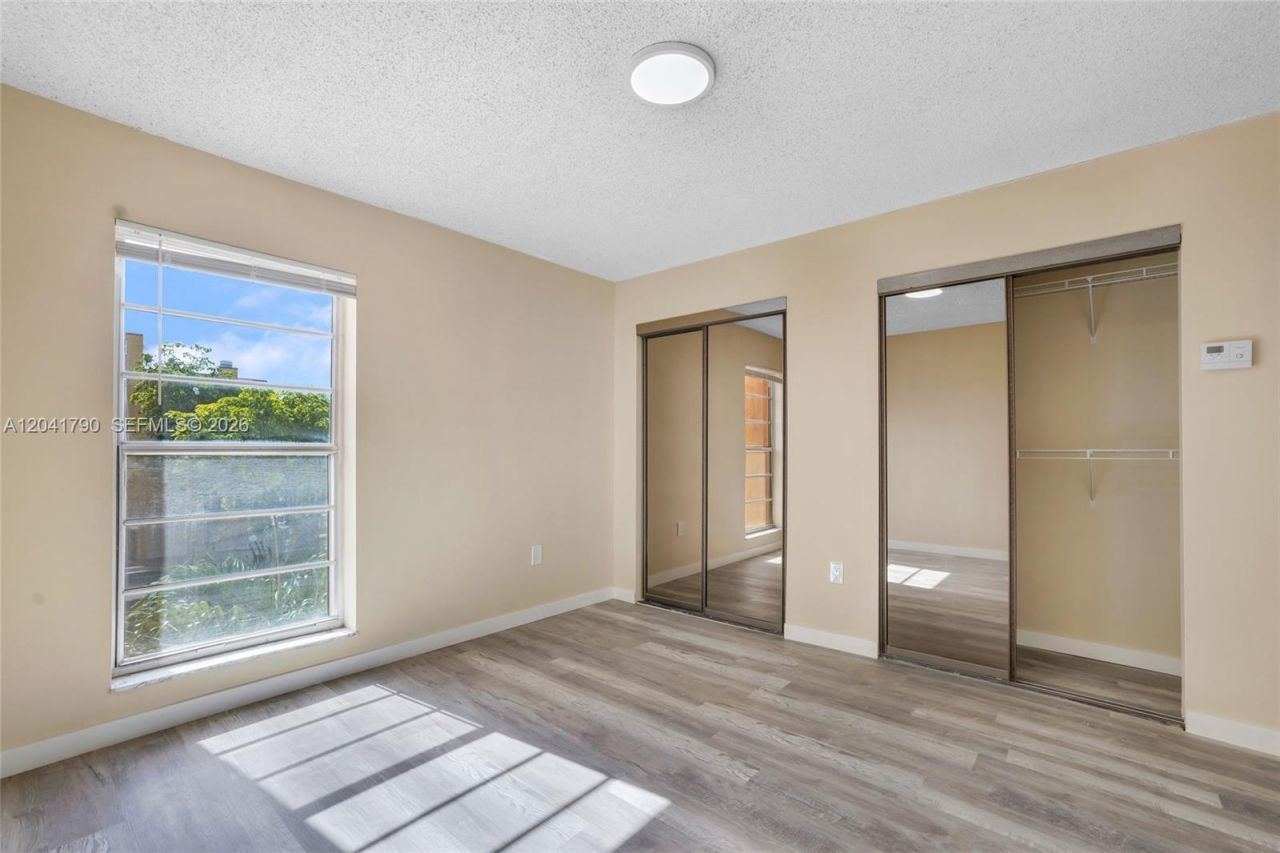 4805 NW 7th St, Unit 302-15, Miami, FL 33126 Photo