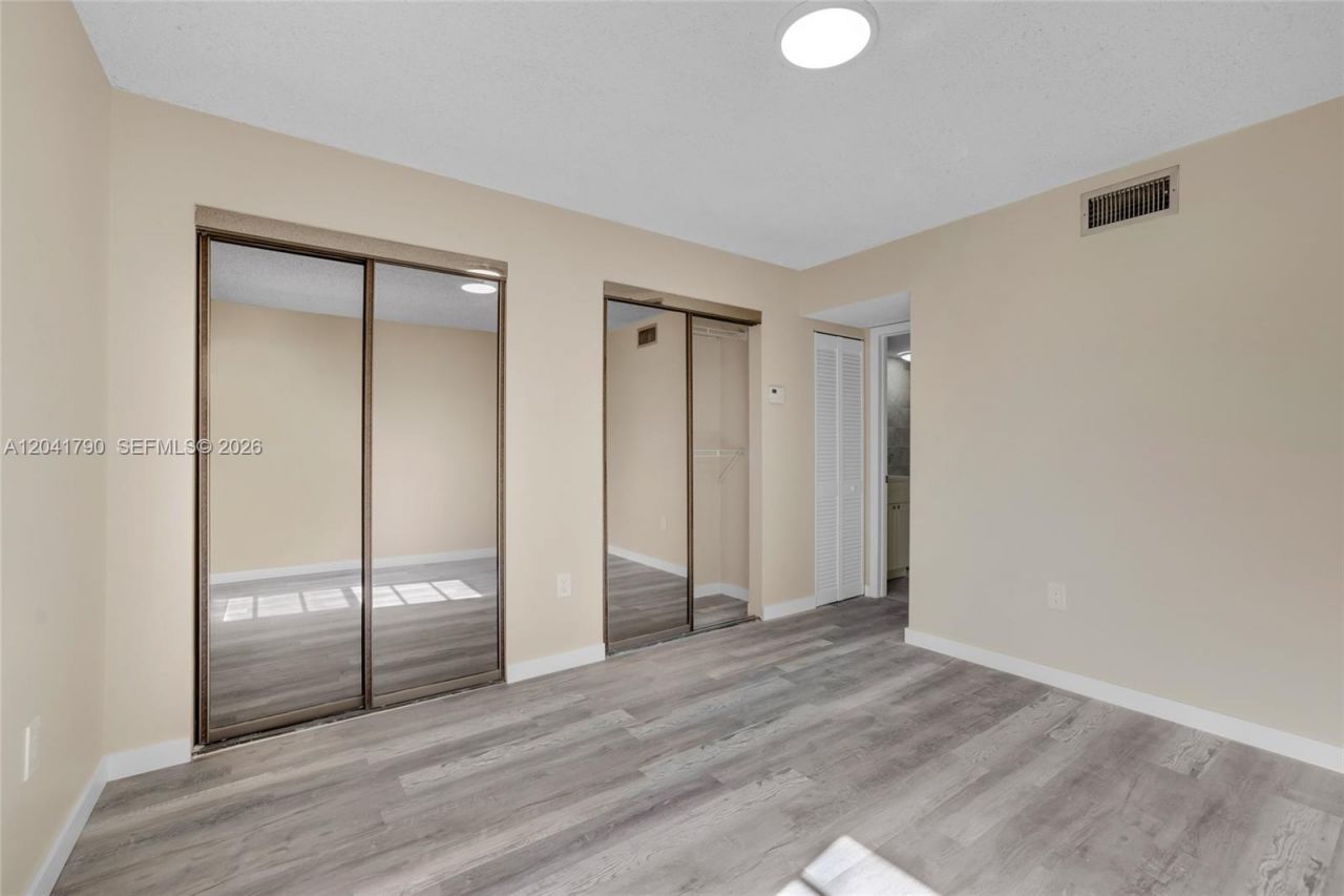 4805 NW 7th St, Unit 302-15, Miami, FL 33126 Photo
