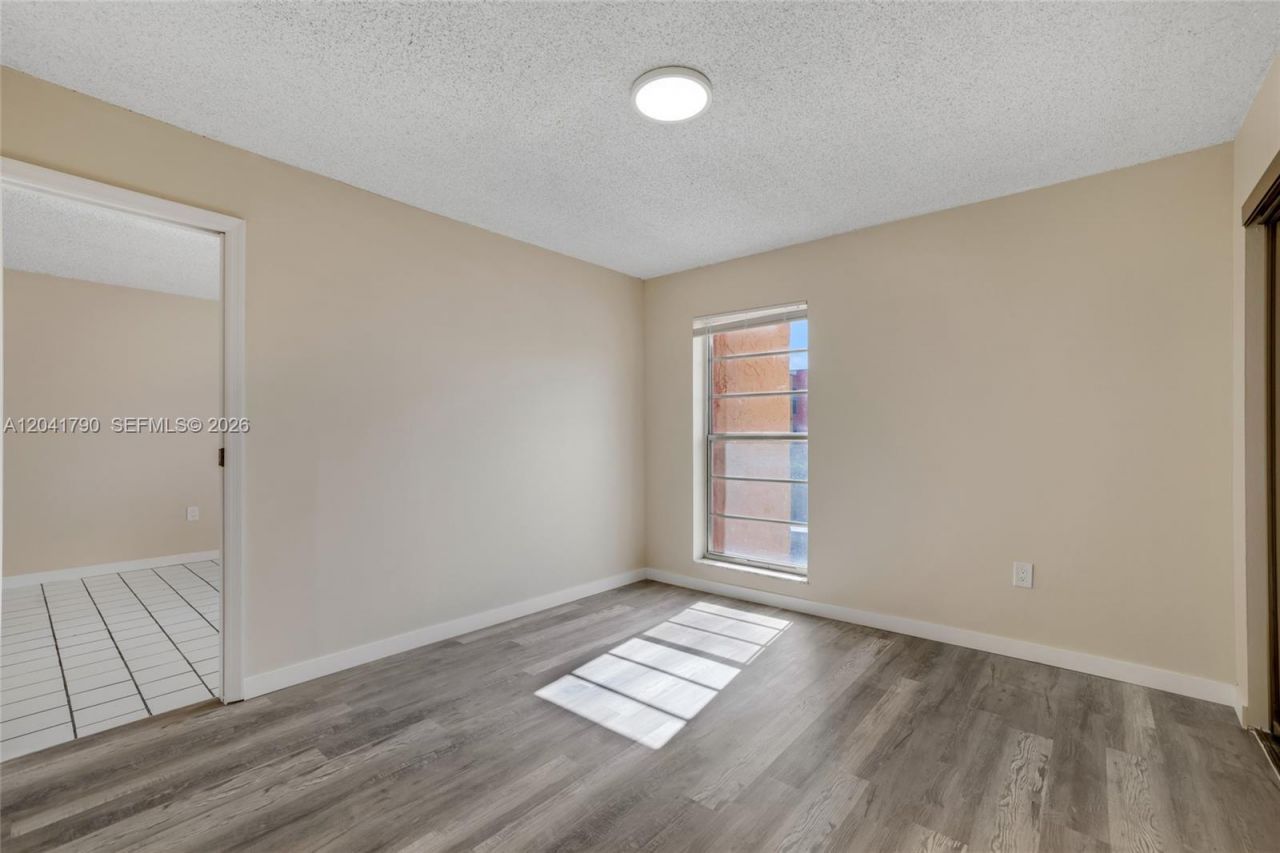 4805 NW 7th St, Unit 302-15, Miami, FL 33126 Photo