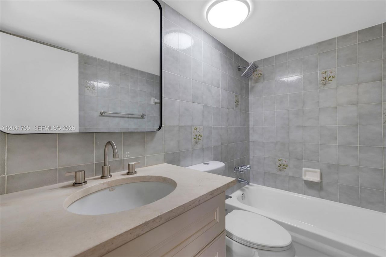 4805 NW 7th St, Unit 302-15, Miami, FL 33126 Photo
