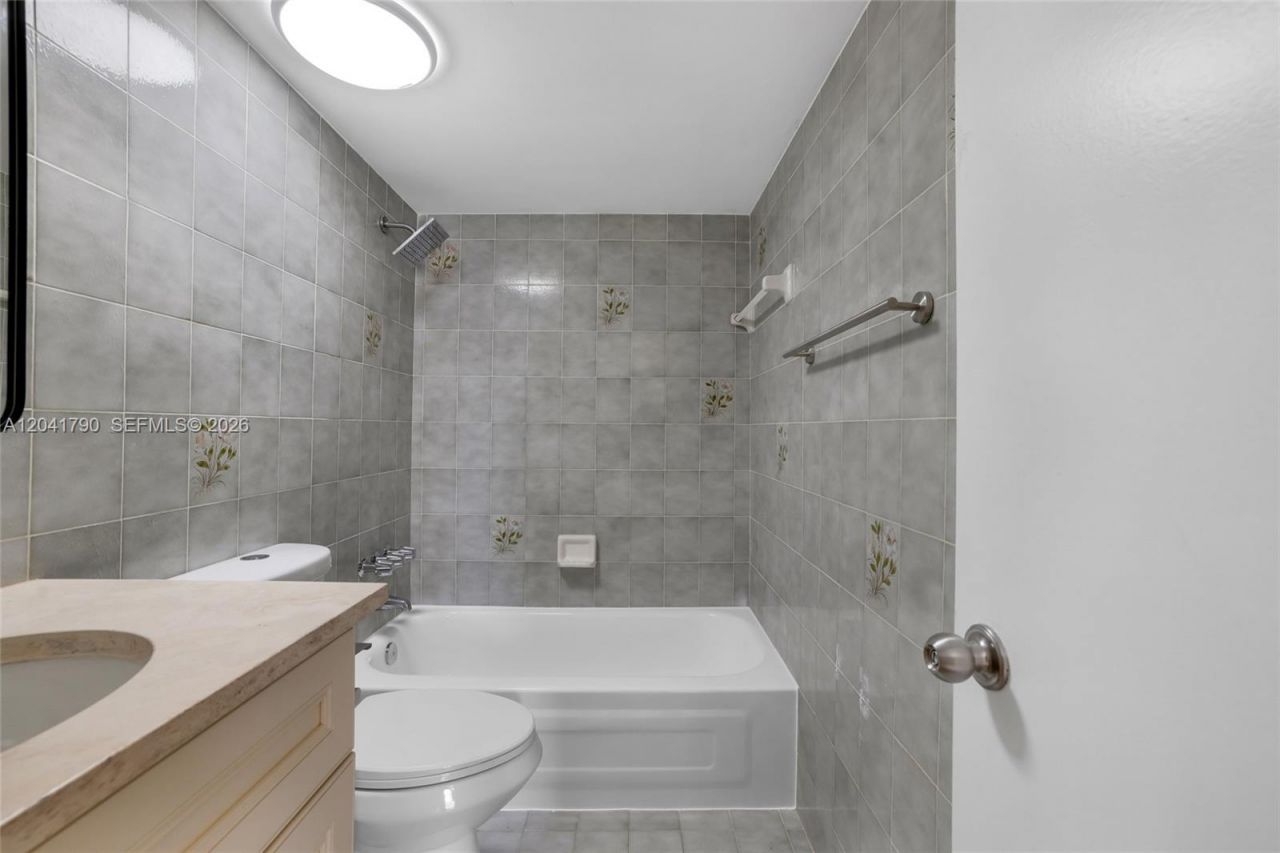 4805 NW 7th St, Unit 302-15, Miami, FL 33126 Photo