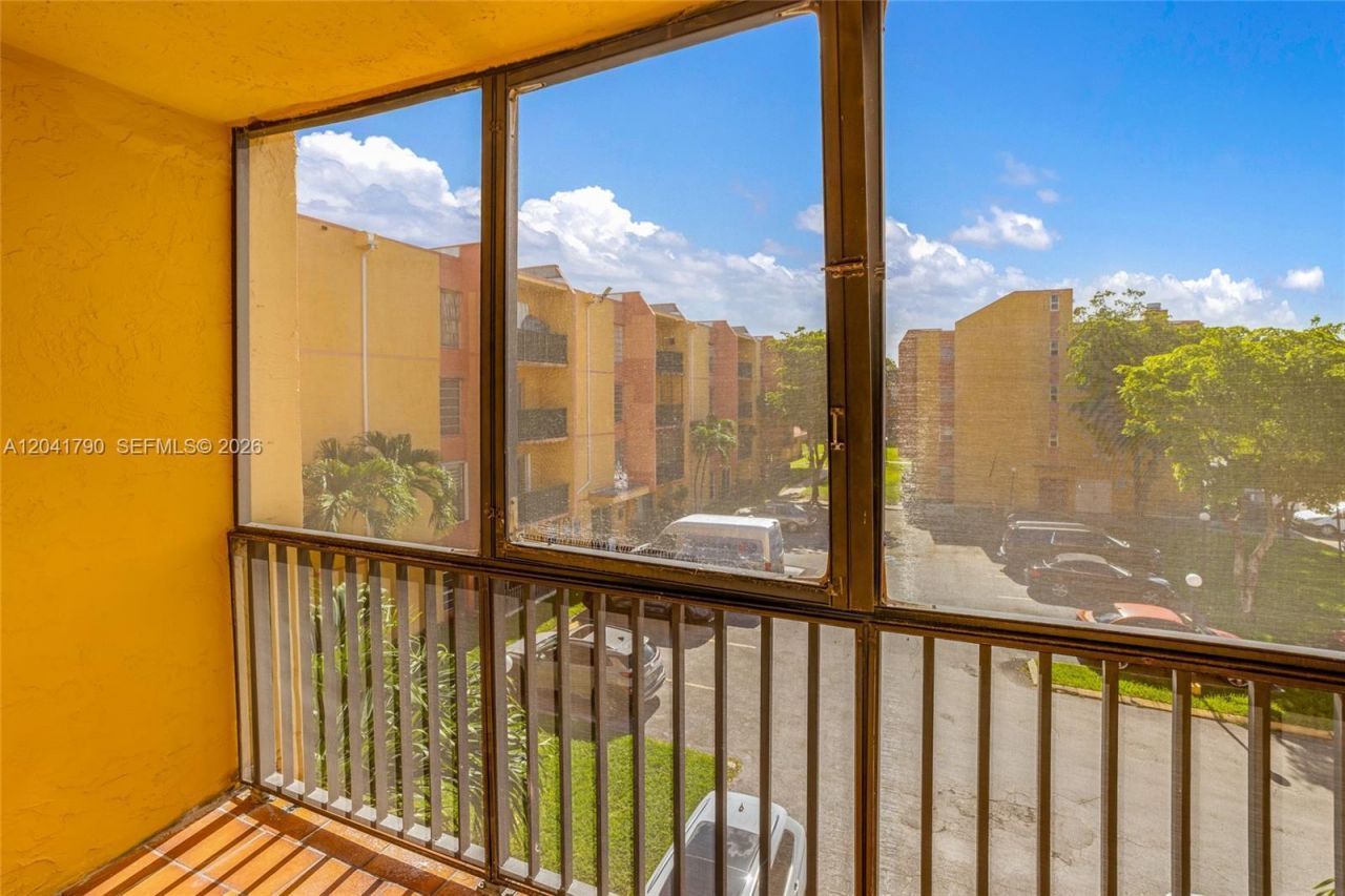 4805 NW 7th St, Unit 302-15, Miami, FL 33126 Photo