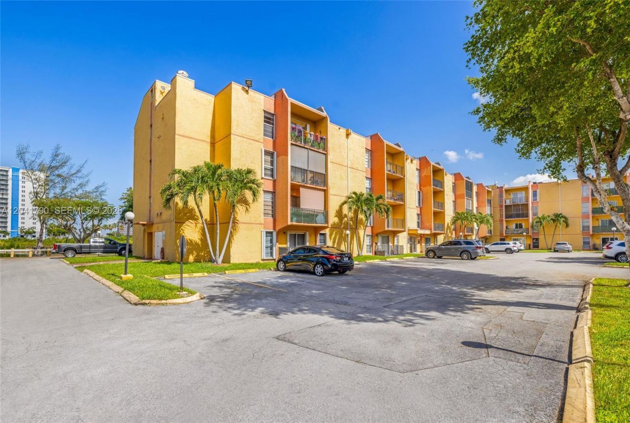 4805 NW 7th St, Unit 302-15, Miami, FL 33126 Photo