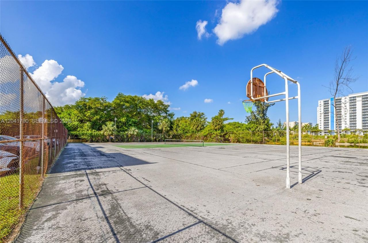4805 NW 7th St, Unit 302-15, Miami, FL 33126 Photo