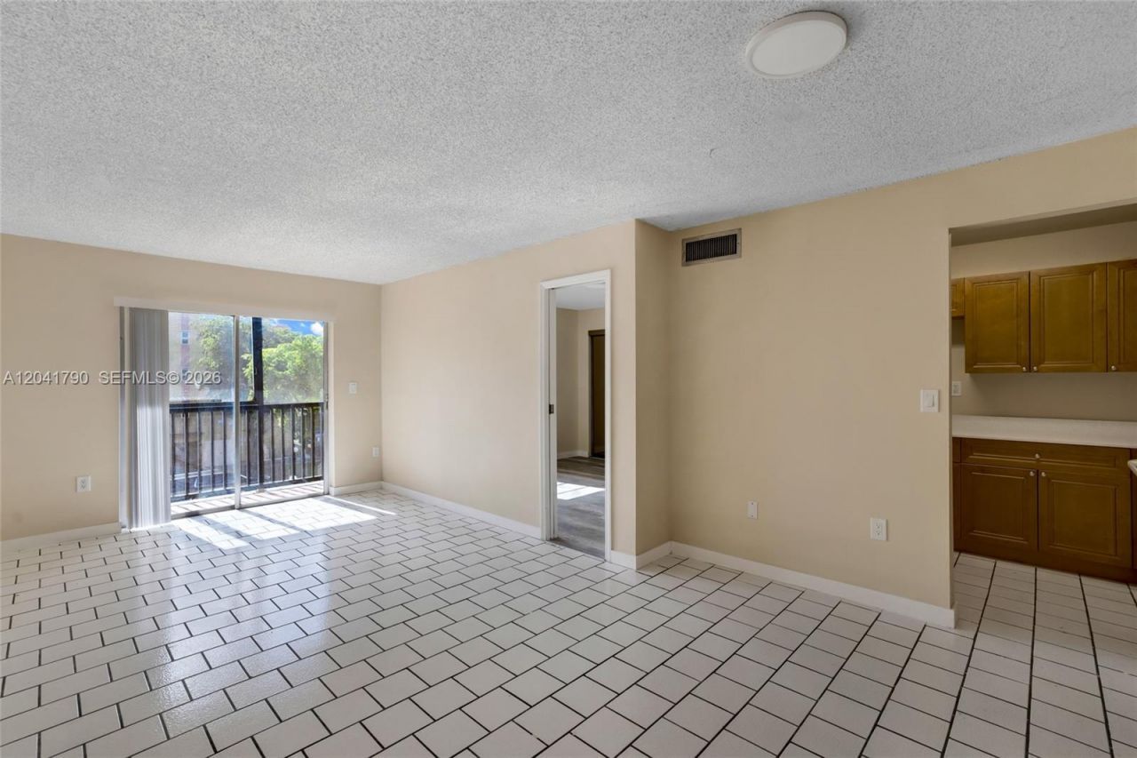 4805 NW 7th St, Unit 302-15, Miami, FL 33126 Photo